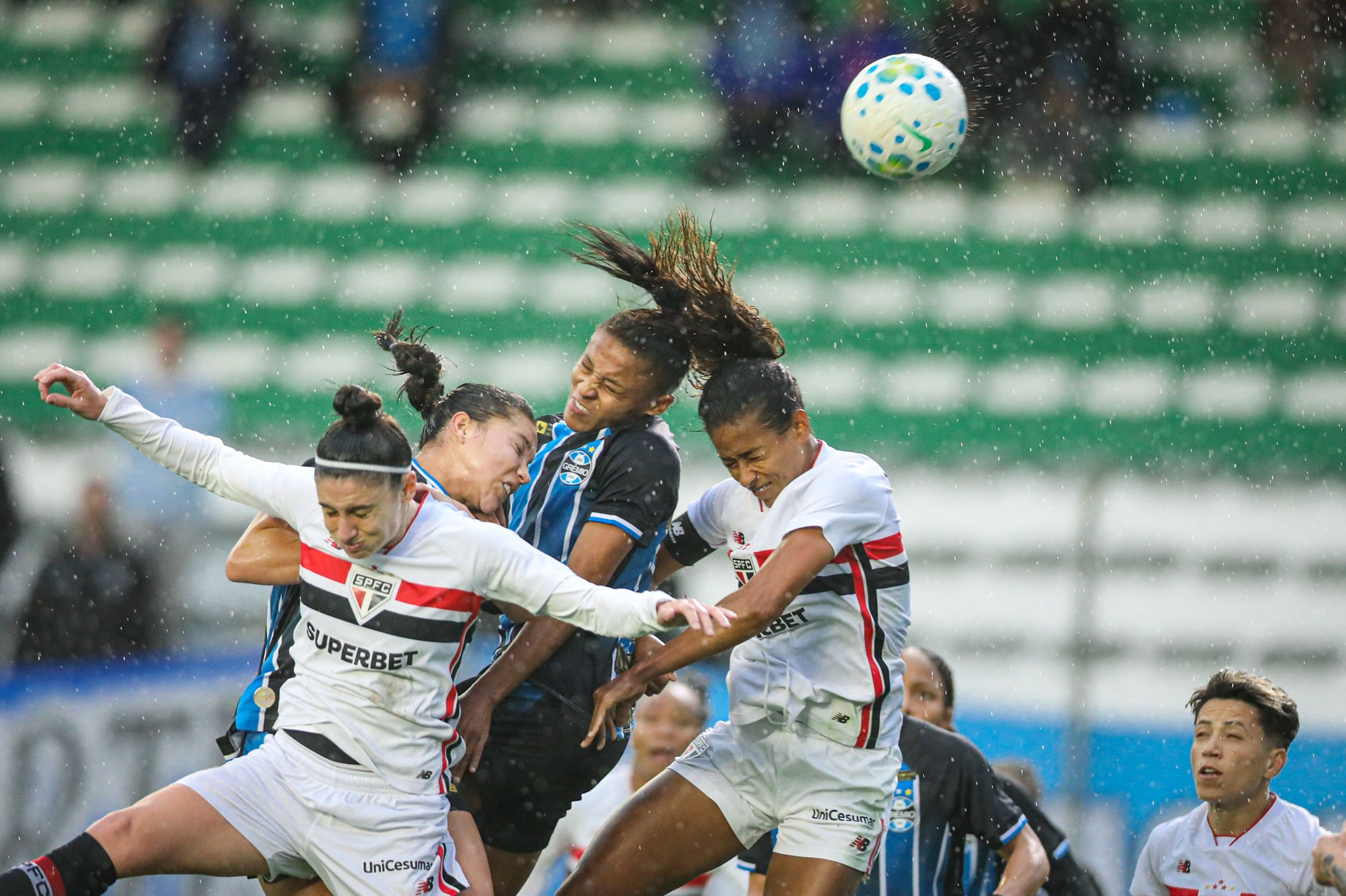 HORA DE QUEBRAR O TABU! Mosqueteiras enfrentam São Paulo em jogo decisivo