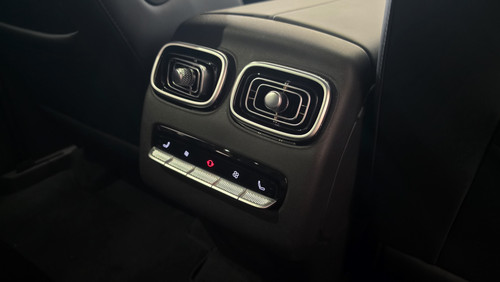 Jaecoo J8_Rear Aircon Vents And Controls.jpg