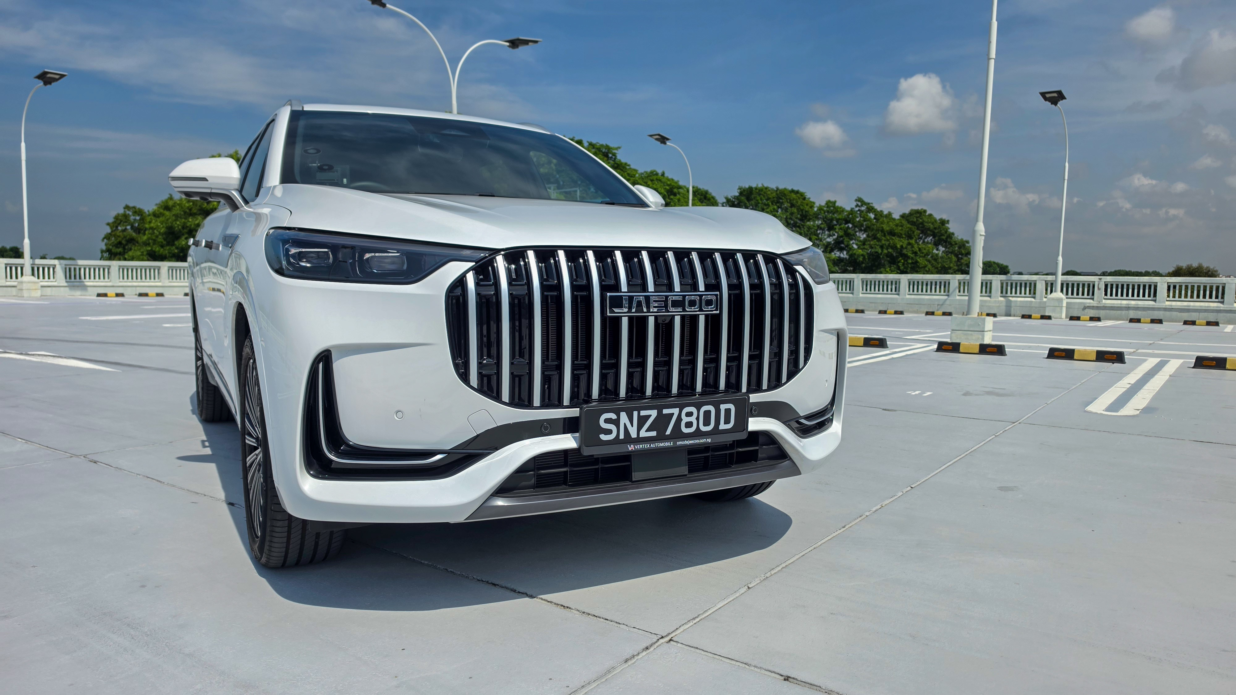 Jaecoo J8_Front Grille Close Up