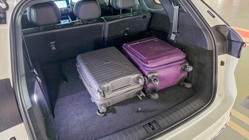 Jaecoo J8_Rear Boot Space with Luggage.jpg