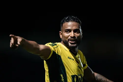 Lei do Ex? Reinaldo busca marca histórica contra o São Paulo pelo Mirassol