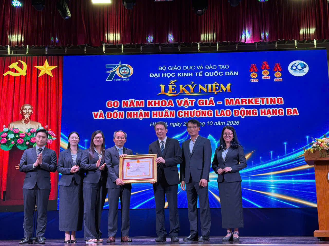 Các thế hệ giảng viên và cựu sinh viên Khoa Marketing NEU hội ngộ rạng rỡ