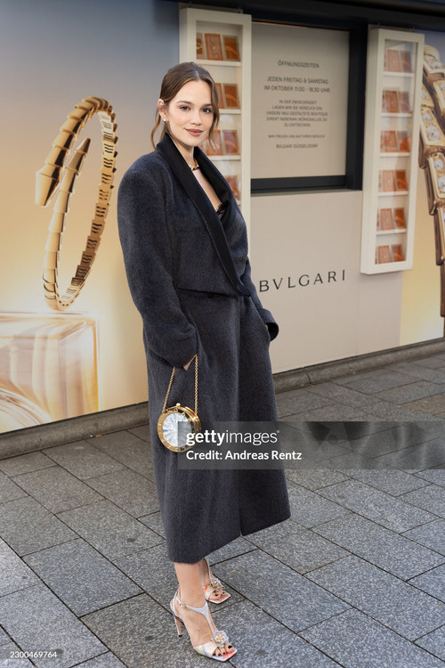 Emilia Schle Feet 9956360
