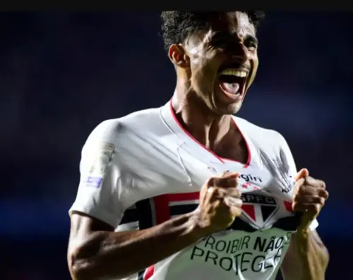 Pedro Lima chega, manda Lucas Ramon para o banco e vira destaque no São Paulo de Dorival