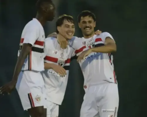 São Paulo faz 7 a 0, ganha moral e encara Palmeiras valendo vaga na semifinal