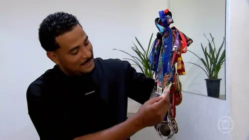 Ex-jogador Émerson Leal em estado crítico após infarto durante jogo recreativo