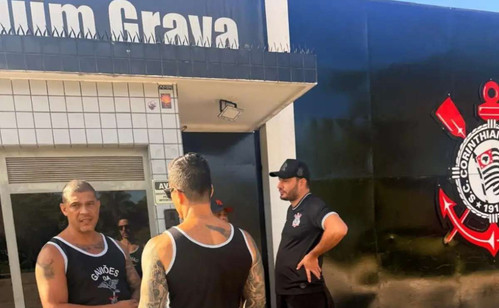 Pressão da Gaviões faz Corinthians enfrentar dilemas com Depay e futuro de Seedorf