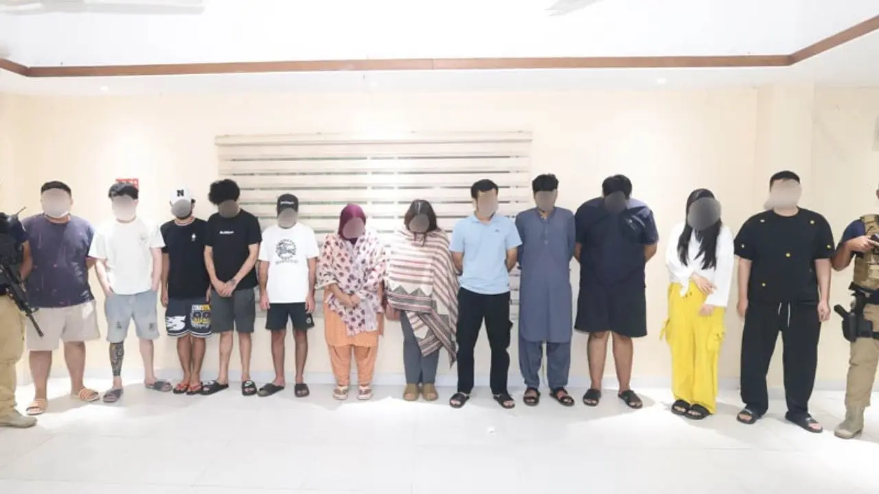 চট্টগ্রামে একটি বাড়ি থেকে ৬৩ বিদেশি নাগরিক গ্রেপ্তার: অনলাইনে প্রতারণার অভিযোগে বিপুল সরঞ্জাম জব্দ