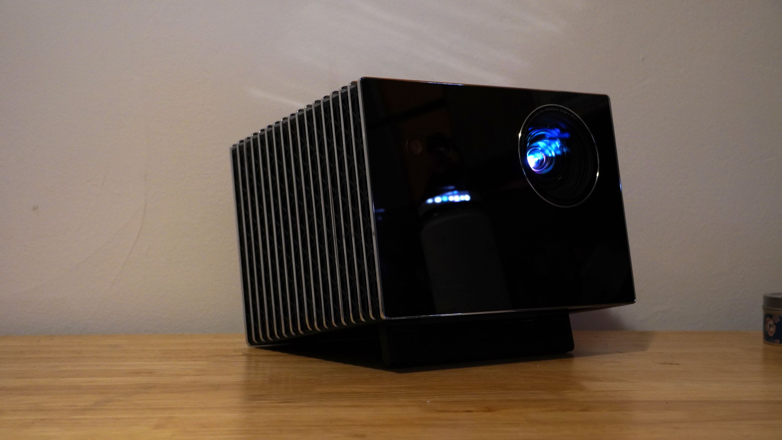 Valerion VisionMaster Max: Đánh Giá Máy Chiếu 4K Độ Tương Phản Cao