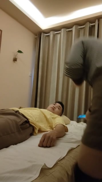 XGY外卖小哥又来了，上班上累[00 16 41][20240128 111405 2].jpg