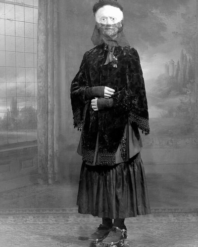 68f8ce7ec3522 creepy vintage halloween photos 700.jpg
