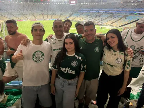 Ex-atacante do Palmeiras vai ao Maracanã e manda recado ao elenco