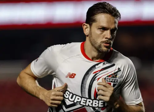 São Paulo decide o futuro de Rafael Tolói no clube