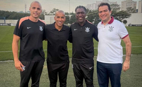 Seedorf inicia revolução no Corinthians e reativa ídolo