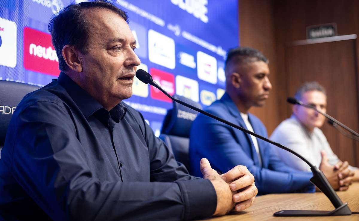 Descontentamento em campo: Pedrinho defende Cruzeiro e aborda importância da torcida na gestão