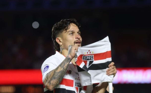 Possível adeus: Artur pode retornar ao Botafogo em meio a incertezas 