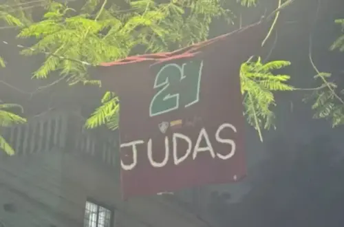 Arias é chamado de Judas e sofre pressão da torcida do Fluminense
