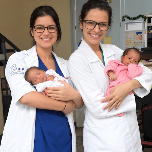Alanna e Agatha as Gemeas.1