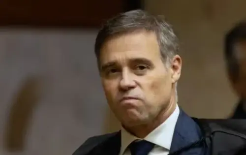 Vídeo de Lula  sobre o “tesouraço” de Flávio Bolsonaro continua censurado por decisão  de Mendonça