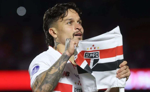 Ele fica? São Paulo se decide sobre possível compra de Artur
