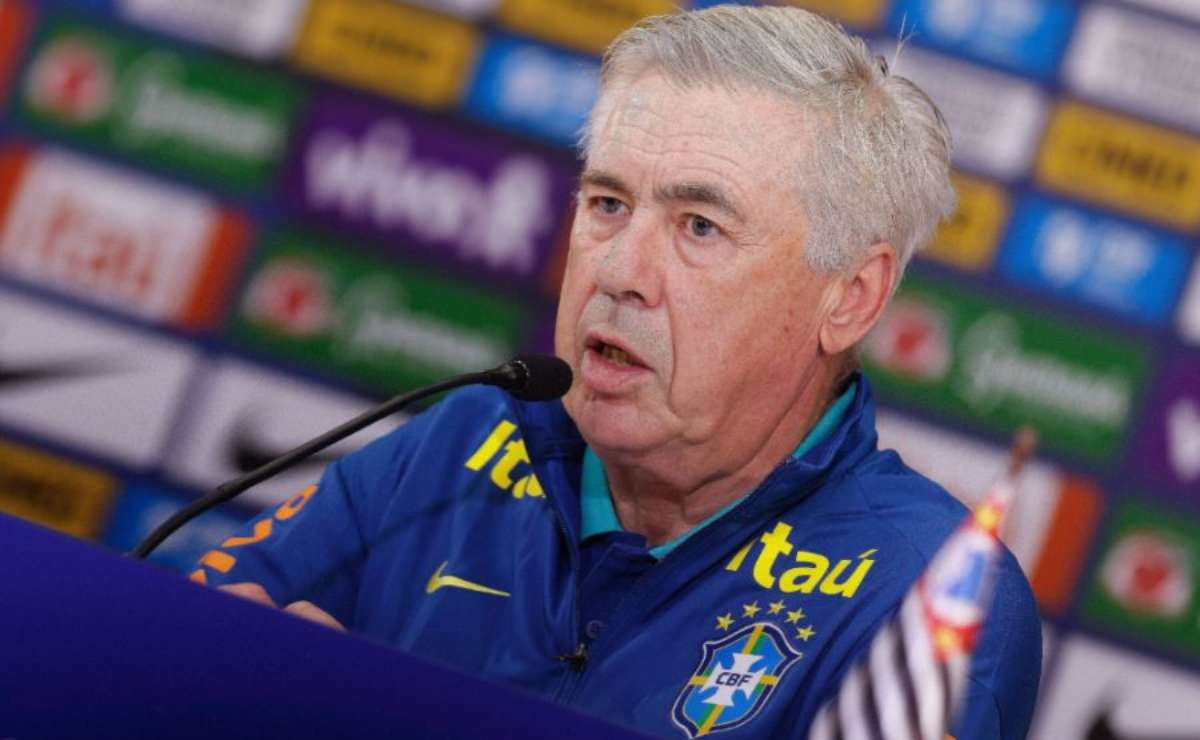 Sob olhar atento de Ancelotti, Cruzeiro se prepara para duelo decisivo contra o Grêmio no G4