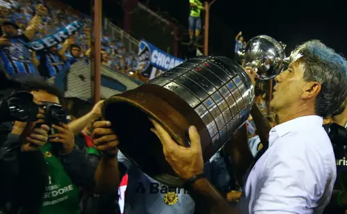 Á beira do abismo: Grêmio precisa da vitória sobre o Cruzeiro para respirar