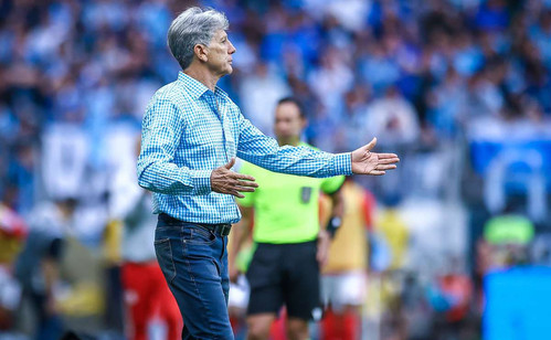 Com 3 zagueiros: Renato faz nova aposta na equipe contra o Cruzeiro