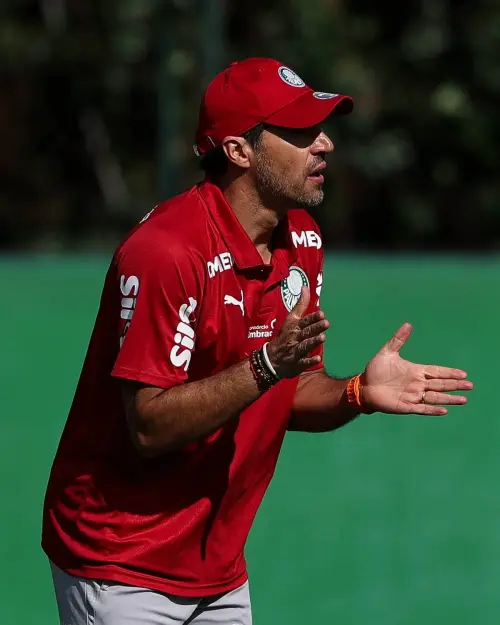 Desfalques complicam estratégia do Palmeiras antes do Athletico-PR