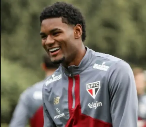 R$ 524 mil! São Paulo vai parar na Justiça por dívida envolvendo Lucas Ferreira