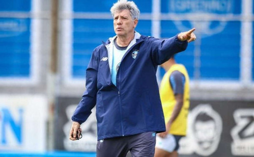 Mudança no sistena: Renato adota esquema com 3 zagueiros contra o Cruzeiro