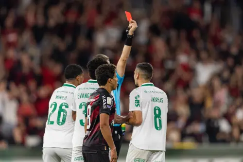 Desfalques indesejados: Palmeiras enfrenta Bragantino com nova baixa