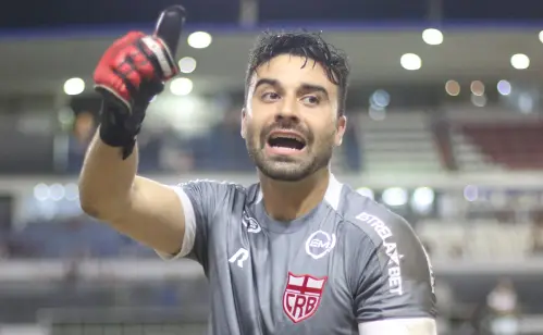 Palmeiras monitora goleiro do CRB para 2027 
