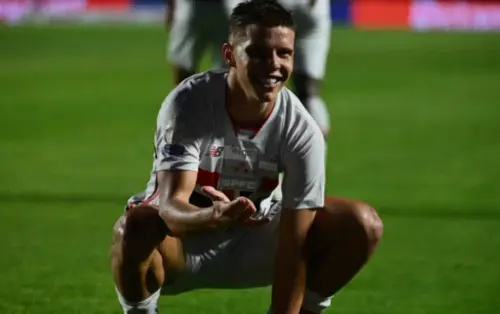 São Paulo adia renovação de Gustavo Santana após sondagens de seis clubes