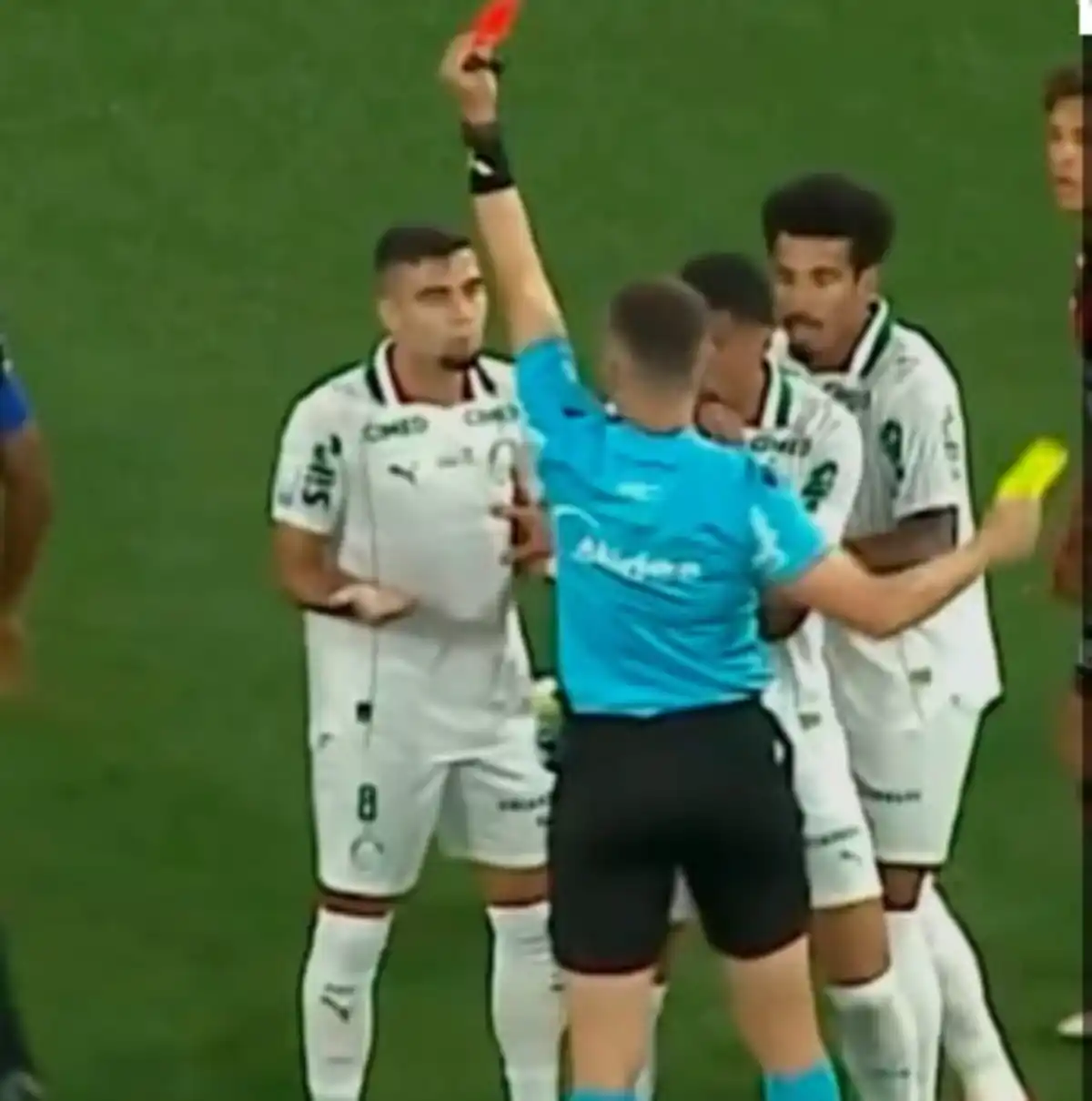 Expulsão inusitada! Palmeiras perde Andreas e Piquerez para a próxima rodada