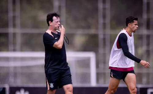 Bolada pra receber: Diniz acumula quase 12 milhões em multas após sair do Corinthians