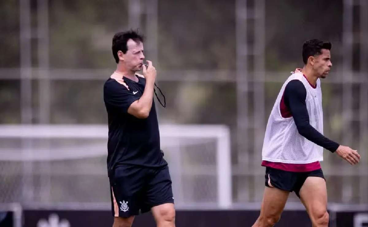 Bolada pra receber: Diniz acumula quase 12 milhões em multas após sair do Corinthians