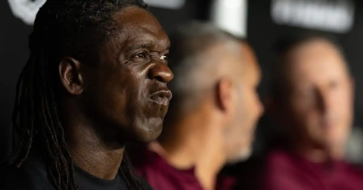 Seedorf sob pressão: mudanças defensivas custam a virada para o Vasco