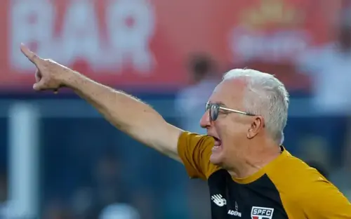 Torcida do São Paulo DETONA Dorival após mais um empate