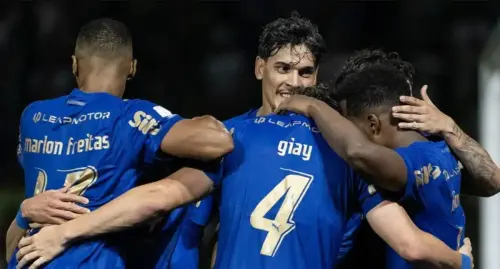 Palmeiras sufoca Bragantino com 24 finalizações e coloca Flamengo contra a parede