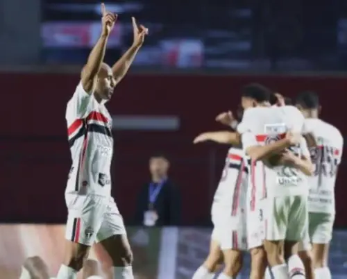 Lucas brilha contra o Mirassol, mas São Paulo adia decisão sobre seu futuro em 2027