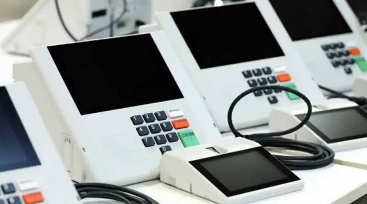 Eficiência do TSE deixa bolsonaristas em pânico após rápida resposta na substituição de urnas