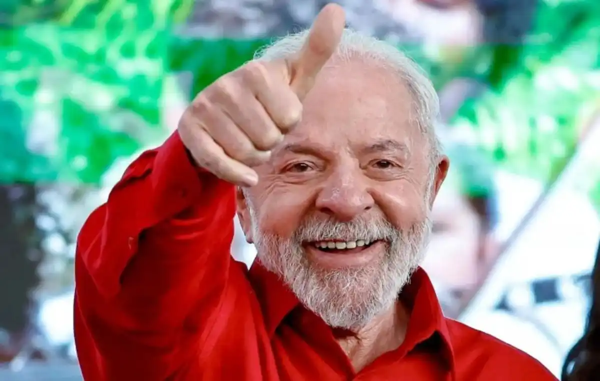 Lula atropela Flávio Bolsonaro em cenário eleitoral entre brasileiros na China