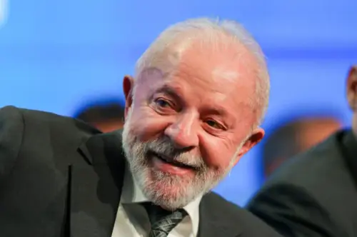 Efeito Lula: Brasil chega às urnas com desemprego histórico de 5,3% e renda recorde