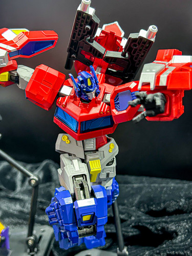 02 Furai Model Classics Optimus Prime.jpg