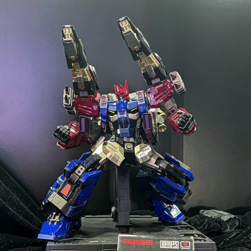 14 Kuro Kara Kuri Shattered Glass Ultra Magnus.jpg
