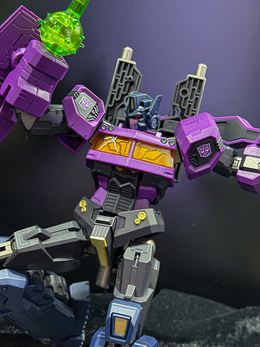 04 Furai Model Shattered Glass Optimus Prime.jpg
