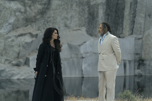 Penelope Cruz as Cara Lazaro and Johnny Depp as Kelly in Day Drinker. Photo Credit: Niete/Lionsgate