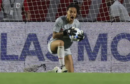 Heroína da final! Carlinha supera falha, defende pênalti e leva São Paulo ao título