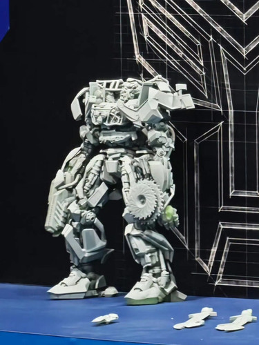 AMK PRO Transformers 2007 Ratchet 01