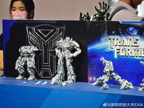 AMK PRO Transformers 2007 Optimus Prime 03.jpg